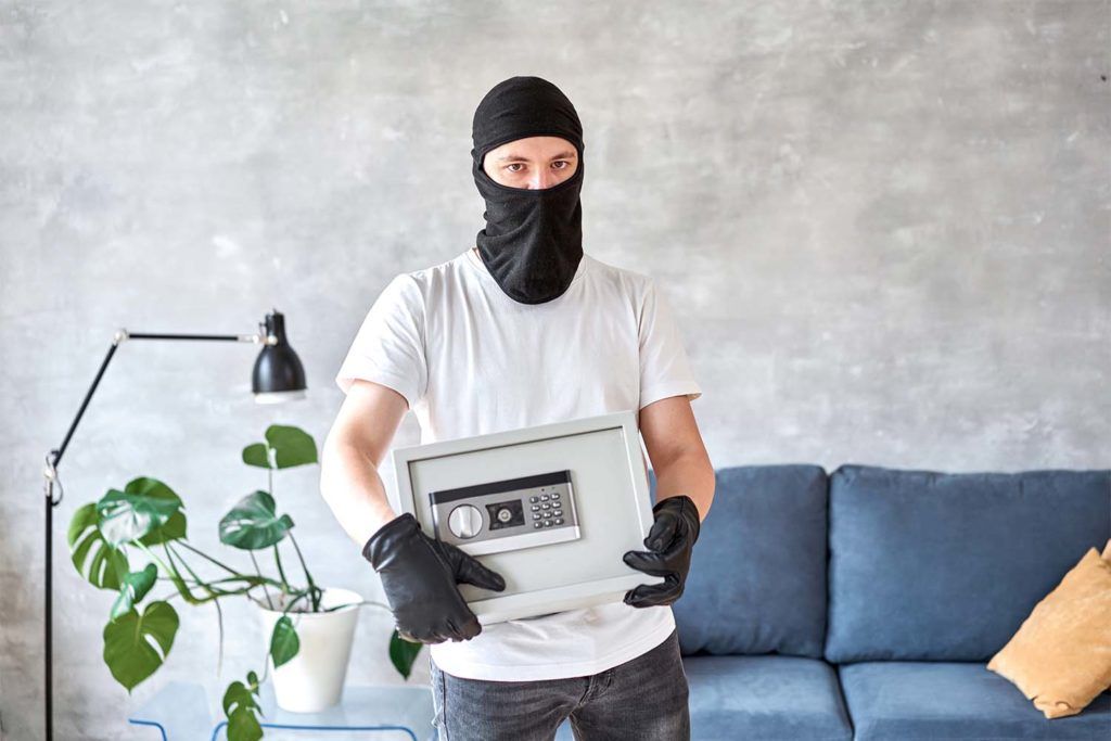 Criminal invading home - theft